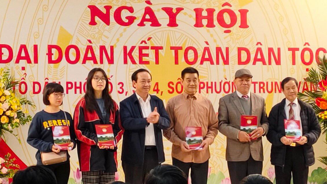 Phó Chủ tịch UBND TP Nguyễn Thế Hùng dự Ngày hội Đại đoàn kết tại quận Nam Từ Liêm