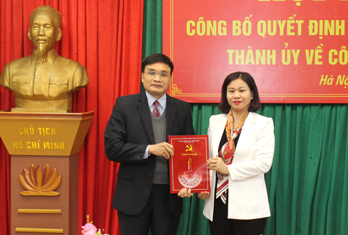 Ban Thường vụ Thành ủy Hà Nội trao Quyết định về công tác cán bộ
