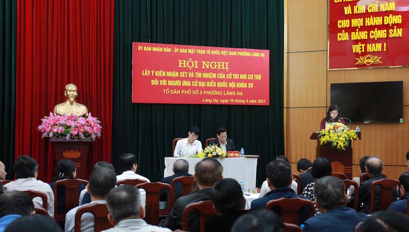 Phường Láng Hạ Lấy ý kiến nhận xét và tín nhiệm của cử tri nơi cư trú đối với 2 ứng cử viên