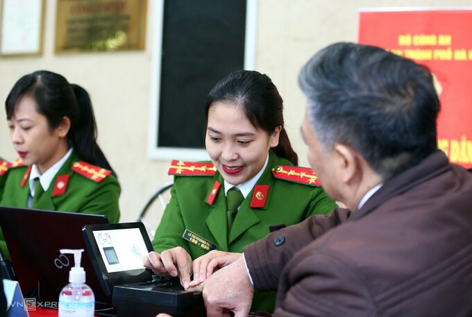Hà Nội tạm dừng cấp căn cước công dân gắn chíp tại 3 huyện