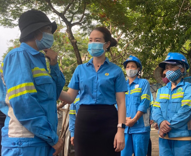Công đoàn ngành Xây dựng Hà Nội tặng quà đoàn viên có hoàn cảnh đặc biệt khó khăn