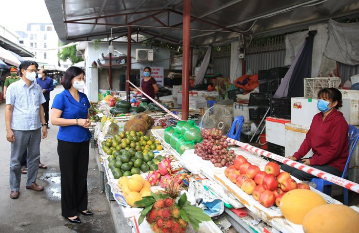 Tuyên truyền kết hợp với xử phạt nghiêm minh để lan tỏa, nâng cao ý thức phòng, chống dịch bệnh