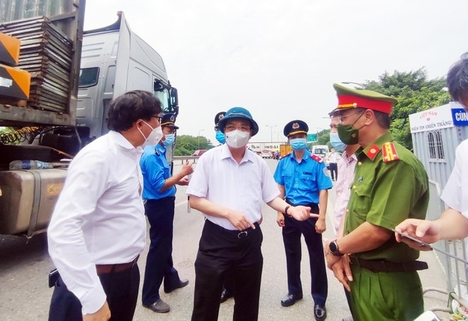 Hà Nội tạo thuận lợi cho các xe “luồng xanh” lưu thông
