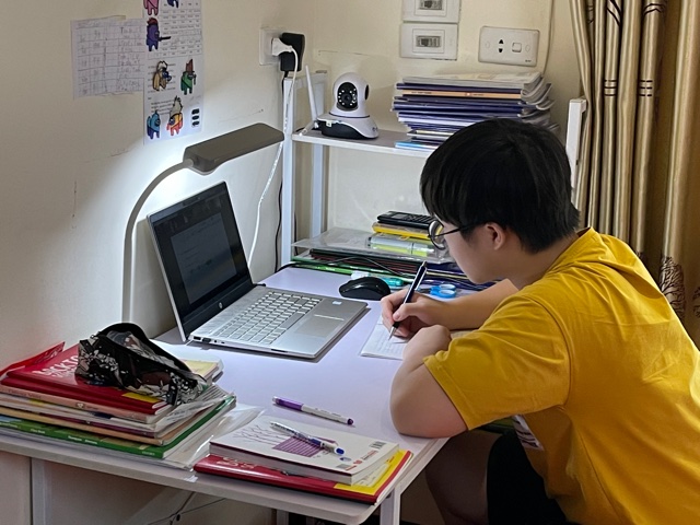 Tạm dừng đến trường, không dừng việc học