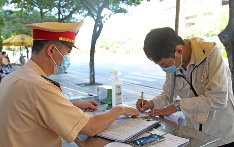 Tiếp tục xử phạt nhiều trường hợp ra đường không lý do chính đáng