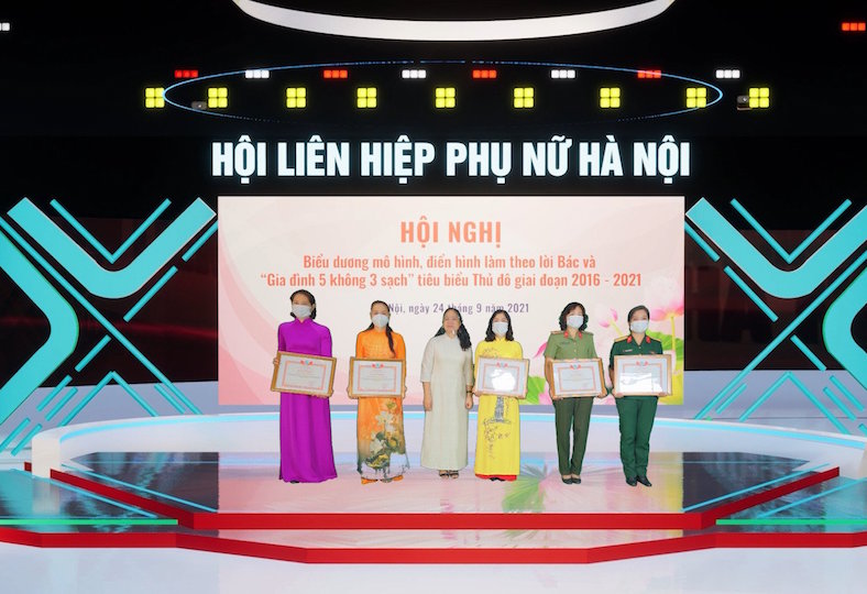 Biểu dương mô hình, điển hình làm theo lời Bác và “Gia đình 5 không - 3 sạch” tiêu biểu Thủ đô