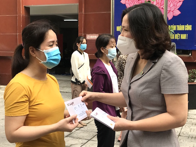 Trao 480 suất quà tặng phụ nữ di cư tại Hà Nội