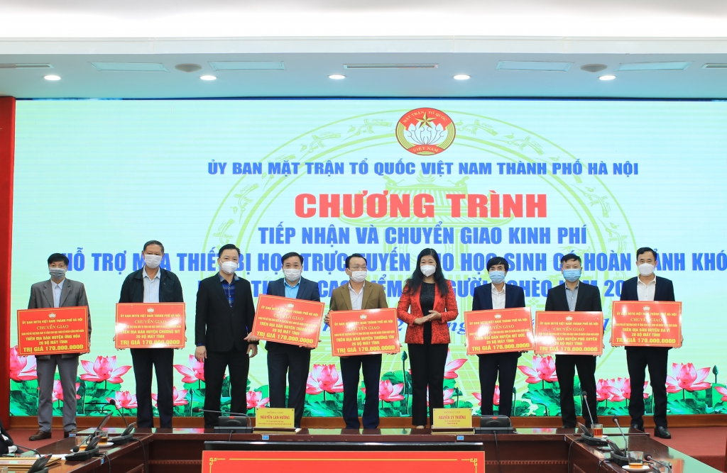 Chuyển giao kinh phí cho 7 huyện, hỗ trợ thiết bị trực tuyến cho học sinh khó khăn
