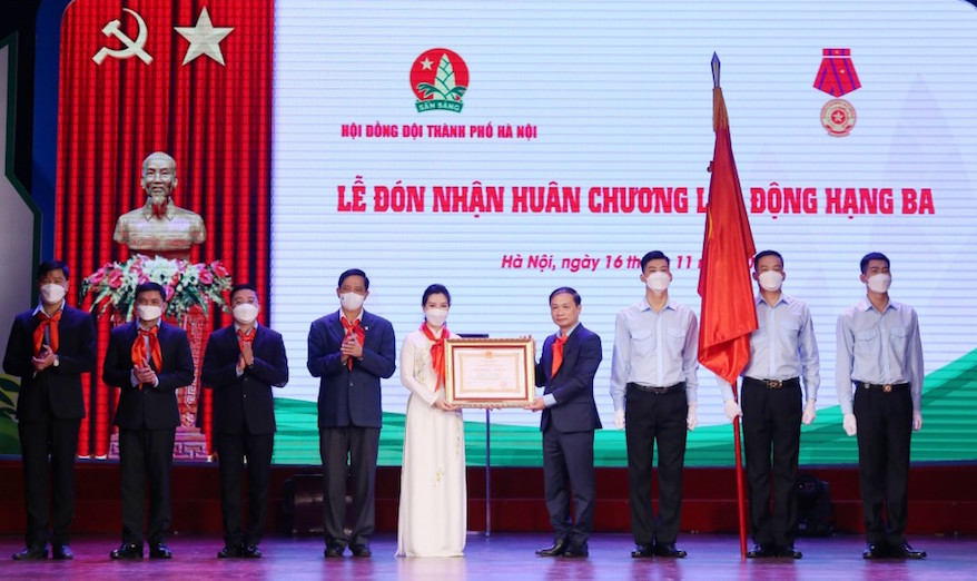 Hội đồng Đội thành phố Hà Nội đón nhận Huân chương lao động hạng Ba
