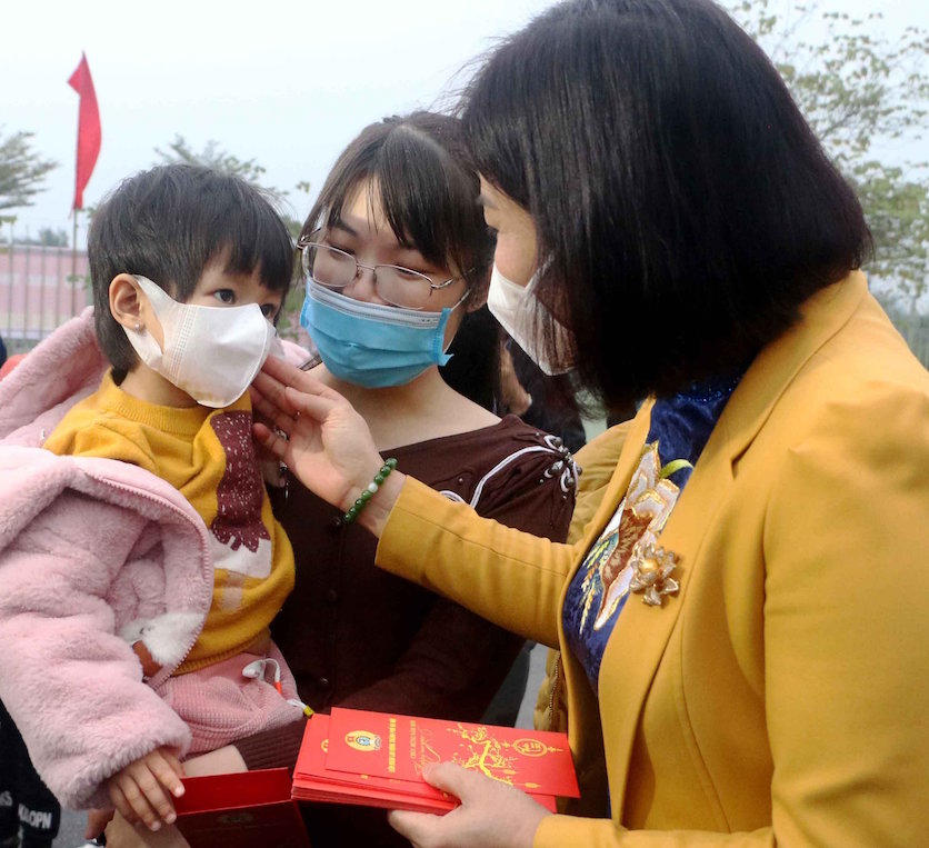 Xe ô tô miễn phí ấm lòng người lao động xa quê