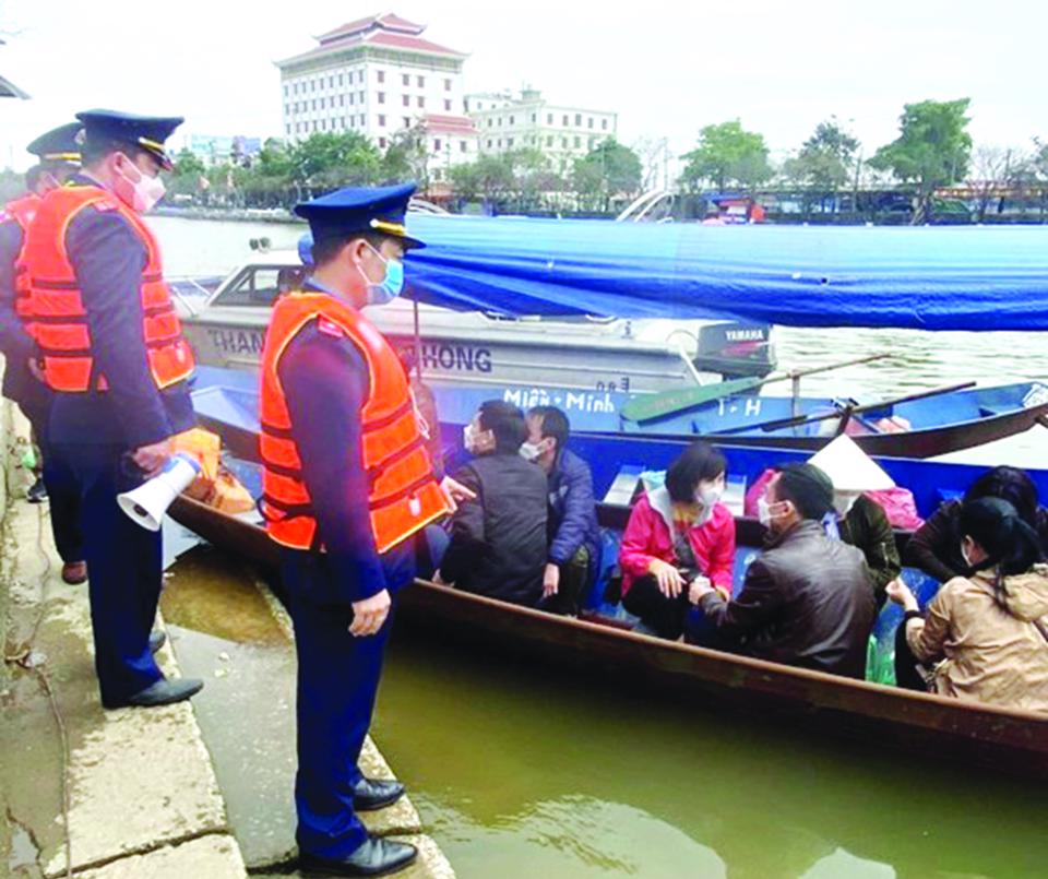 Bảo đảm an toàn cho học sinh, sinh viên và quản lý chặt các lễ hội