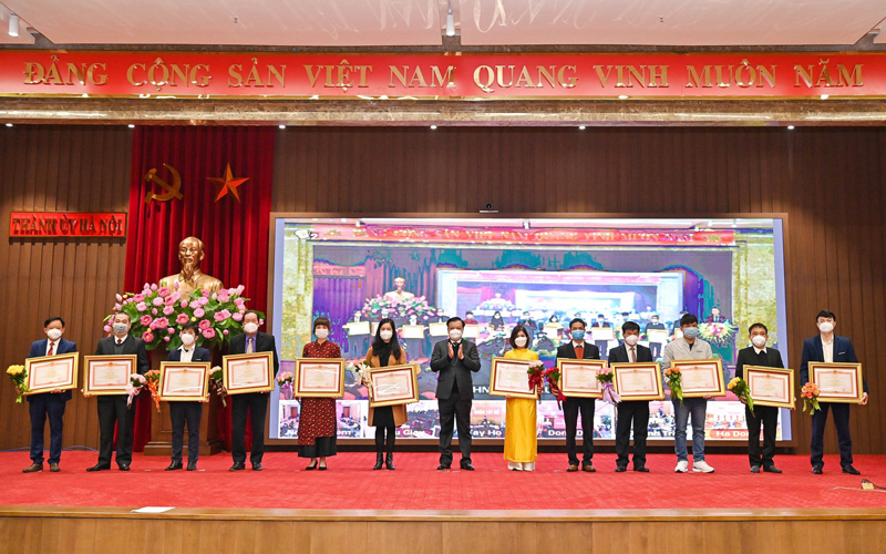 Hà Nội tri ân lực lượng tuyến đầu tham gia phòng chống dịch COVID-19