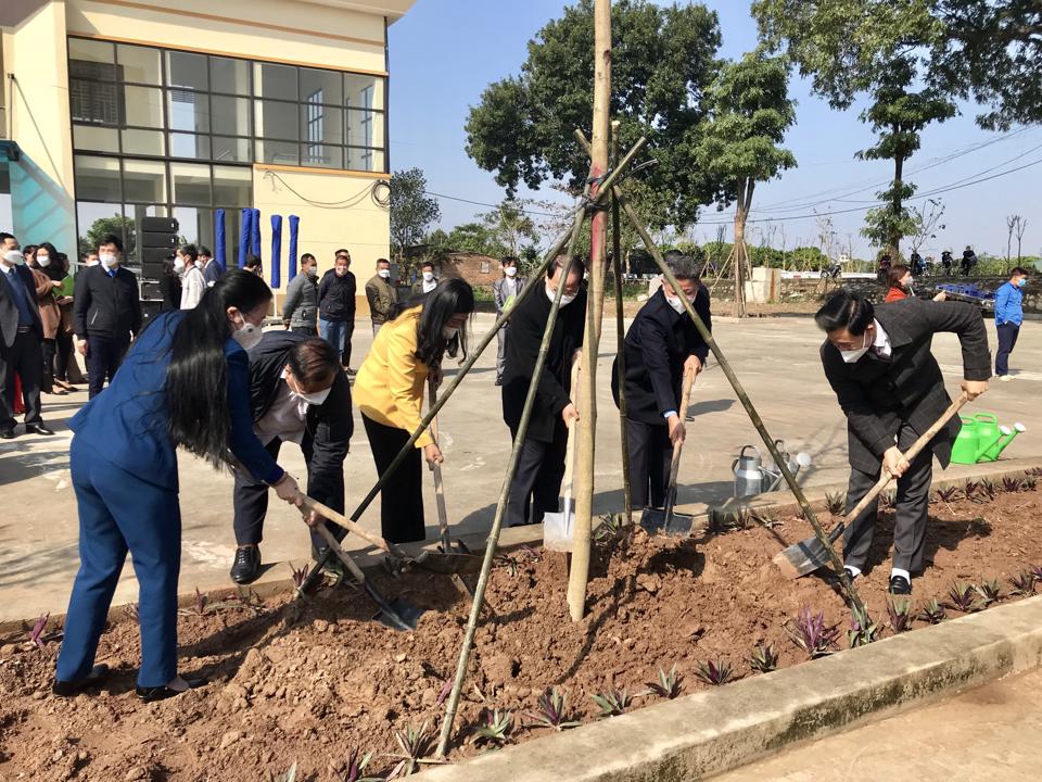 Hà Nội Nông dân hưởng ứng  Tết trồng cây đời đời nhớ ơn Bác Hồ