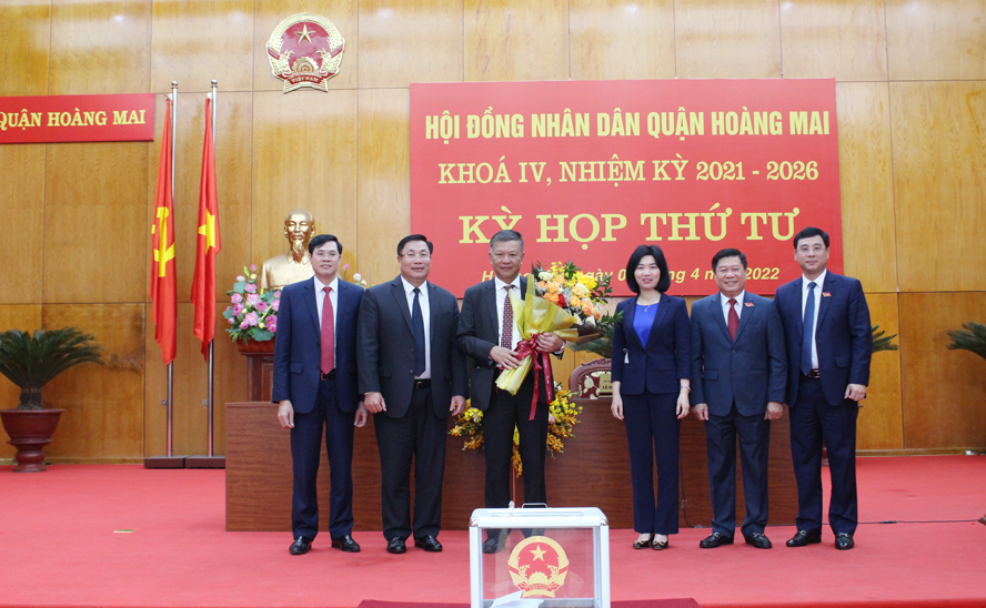 Đồng chí Đàm Tiến Thắng được tín nhiệm bầu giữ chức Phó Chủ tịch UBND quận Hoàng Mai