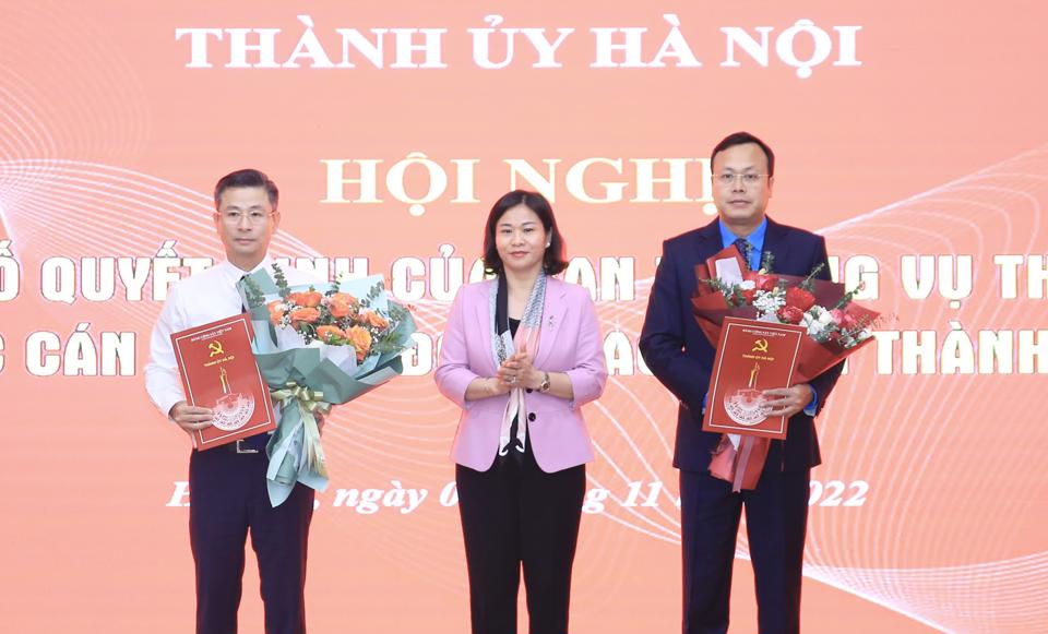 Lãnh đạo thành phố Hà Nội trao các quyết định về công tác cán bộ
