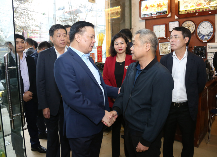 Bí thư Thành ủy Hà Nội Đinh Tiến Dũng gặp gỡ người dân, kiểm tra tiến độ Dự án Vành đai 4