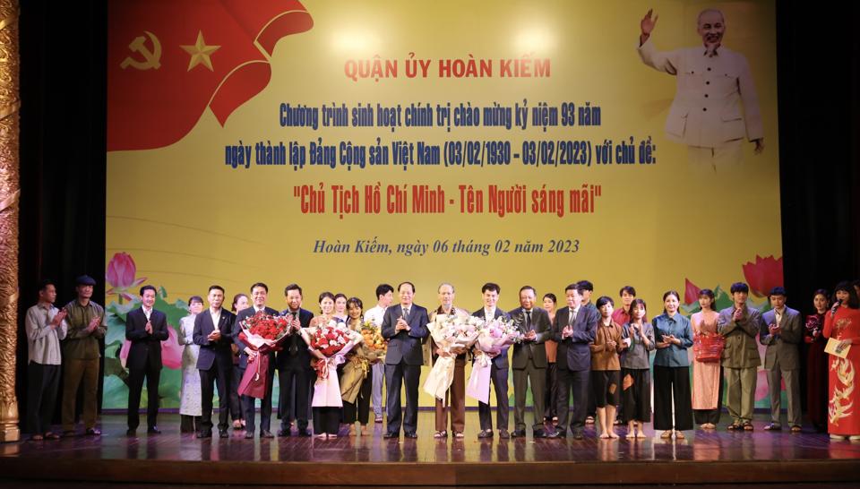 Đặc sắc Chương trình sinh hoạt chính trị với chủ đề Chủ tịch Hồ Chí Minh - tên Người sáng mãi