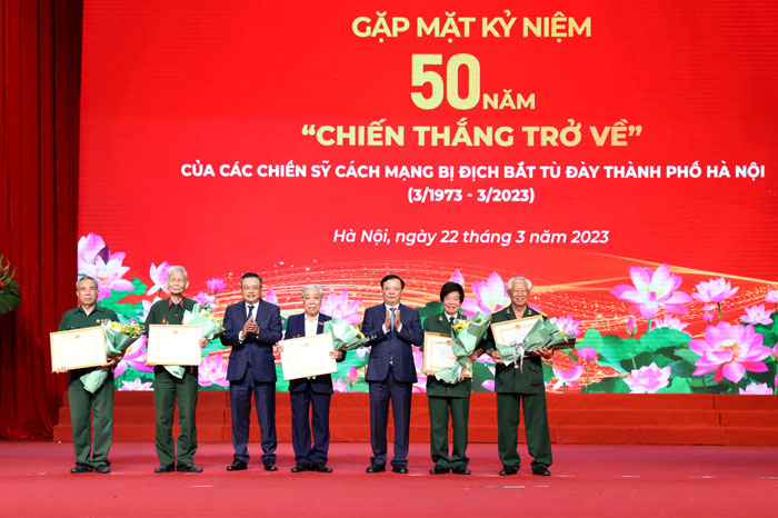 Gặp mặt 552 chiến sĩ cách mạng nhân kỷ niệm 50 năm “chiến thắng trở về”