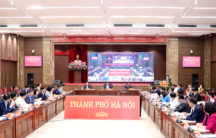Hà Nội họp bàn về quản lý, sử dụng hè phố, chợ và công viên