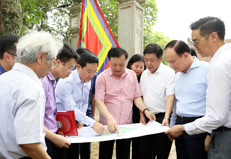 Thường trực Thành ủy Hà Nội khảo sát một số di tích lịch sử trên địa bàn thị xã Sơn Tây
