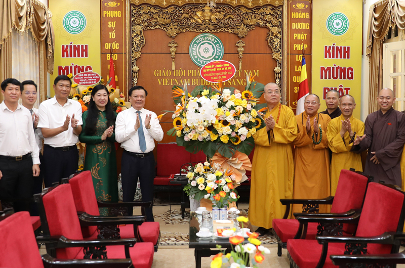 Bí thư Thành ủy Hà Nội chúc mừng Lễ Phật đản