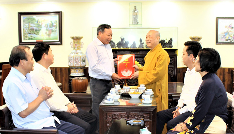 Lãnh đạo thành phố Hà Nội chúc mừng Đại lễ Phật đản