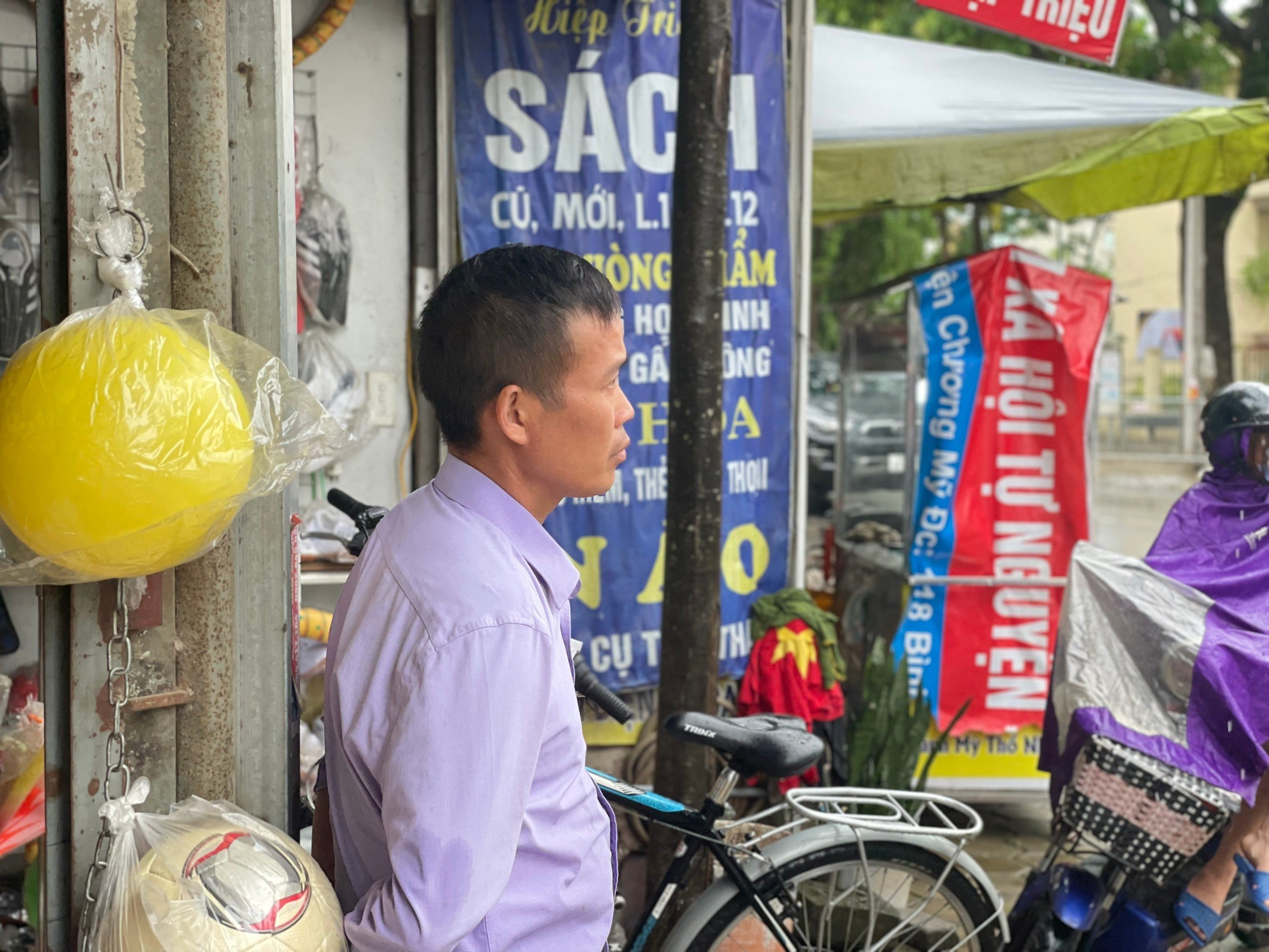 Học phí mức sàn, nhưng còn nỗi lo ngoài học phí