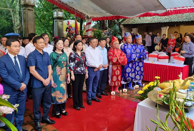 Dâng hương tưởng nhớ 1079 năm Ngày mất Đức vua Ngô Quyền