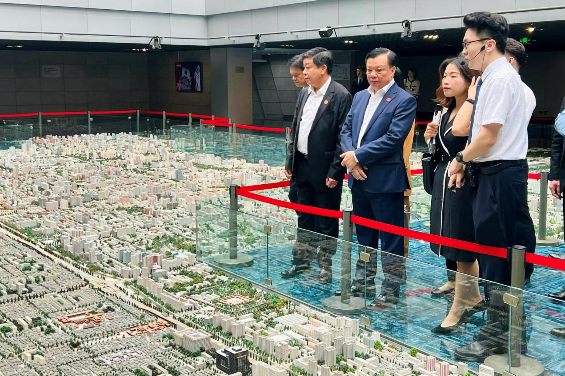 Đoàn đại biểu TP Hà Nội tham quan một số mô hình quản lý, phát triển đô thị tại Bắc Kinh