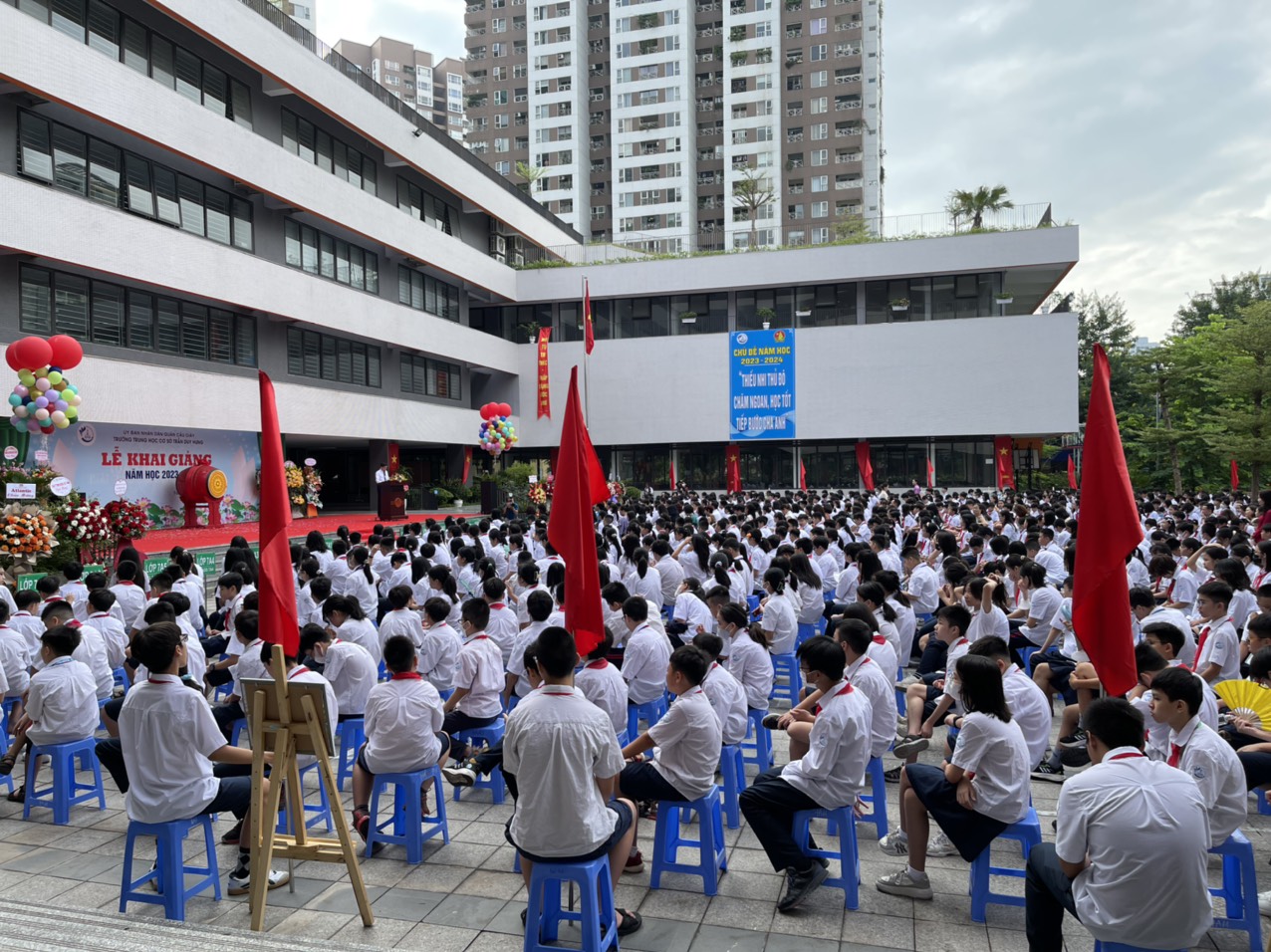 Gần 2,3 triệu học sinh Hà Nội khai giảng năm học mới