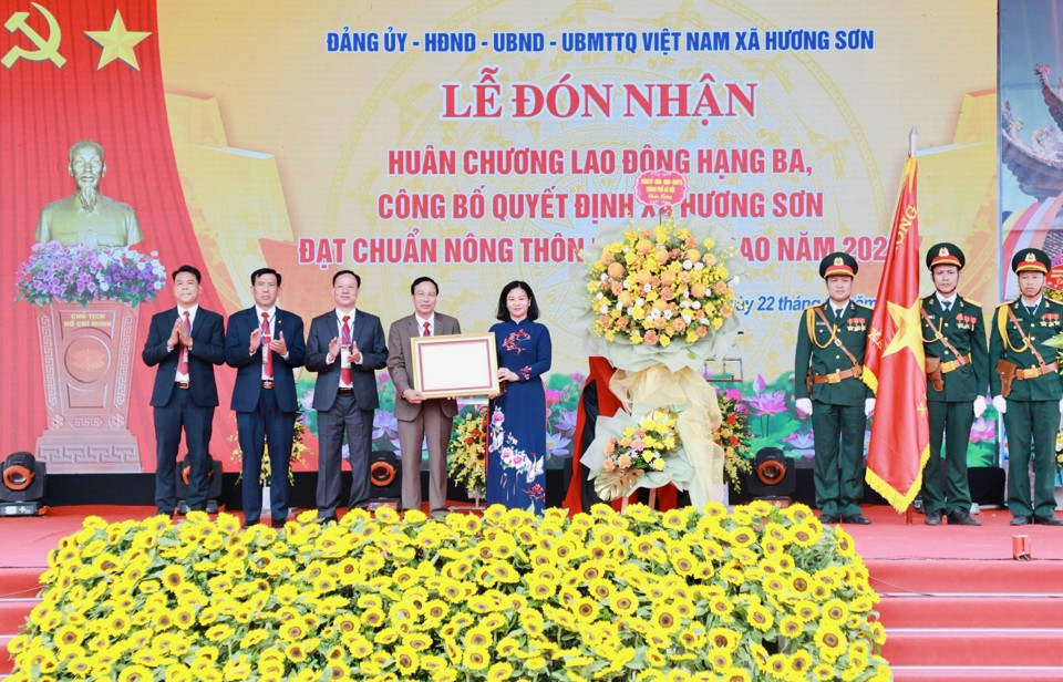 Niềm vui nhân đôi trên xã nông thôn mới nâng cao Hương Sơn