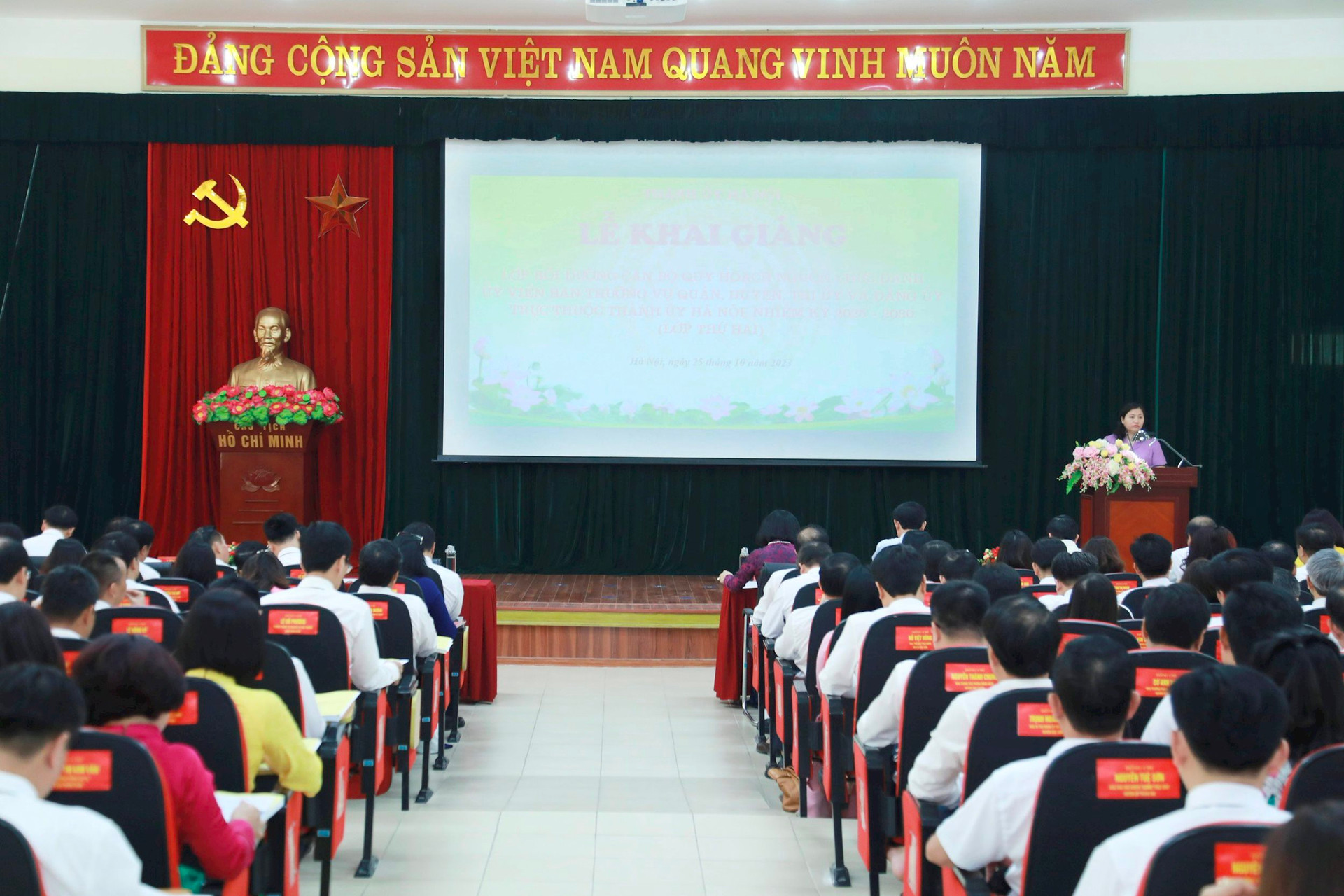 Bồi dưỡng, nâng cao kiến thức cho 262 cán bộ quy hoạch nguồn quận, huyện, thị ủy