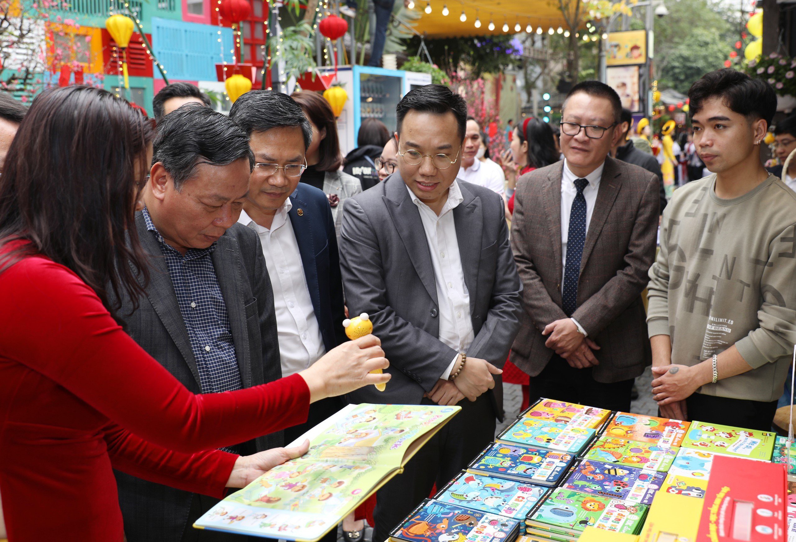Khai mạc Phố Sách Xuân Giáp Thìn 2024