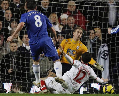 英超·综合消息：兰帕德连下两城　切尔西重返榜首