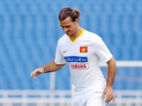 “2009年越南金鞋”得主黄Kesley 呼吁大家多作慈善