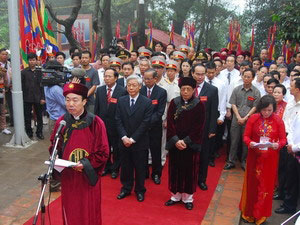 值2010年雄王忌日—雄王庙庙会之际举行众多艺术文化活动