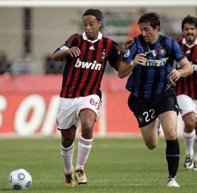 意甲·综合消息：小罗“帽子戏法”ＡＣ米兰完胜　尤文告负掉出前四