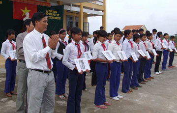 Sông Hinh Khi nhà nhà đều có ảnh và Di chúc của Bác