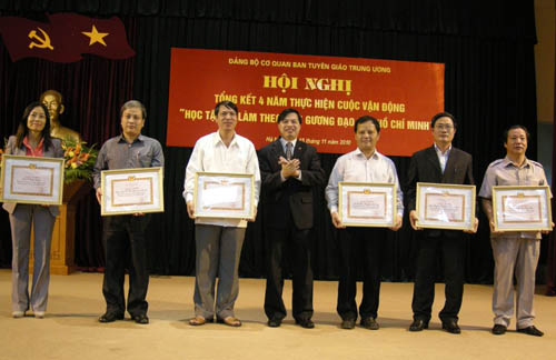 Đảng bộ cơ quan Ban Tuyên giáo Trung ương Chủ động, sáng tạo trong thực hiện Cuộc vận động lớn