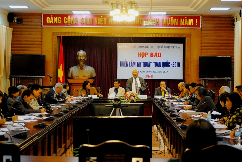 Họp báo giới thiệu Triển lãm mỹ thuật toàn quốc 2010