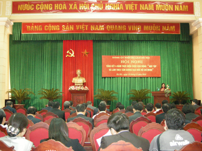 Đảng ủy Khối Du lịch Hà Nội Khen thưởng 9 tập thể và 35 cá nhân trong Cuộc vận động