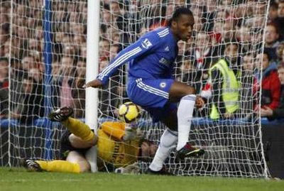 英超综合：“蓝军”主场完胜“枪手”重登英超积分榜首