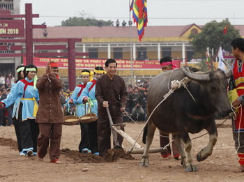 国家主席阮明哲：发展工业化和现代化，决不可忽视农业和农村阵线