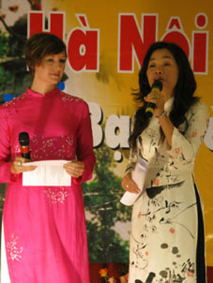 2010年越南诗歌节：首次“铺床”迎接翻译诗