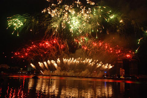 除夕夜将在63个省市举行燃放烟花