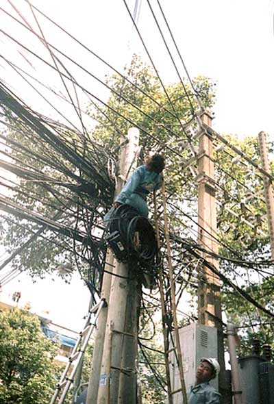 Dây và cột và…