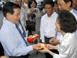 State President Triet pays Tet visits to businesses