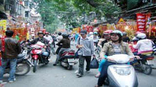 Phố Hàng Mã những ngày giáp Tết