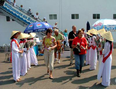 Tourism enjoys a bumper season during Tet