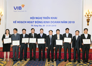 Năm 2010 VIB Bank phấn đấu là 1 trong 3 ngân hàng thương mại cổ phần lớn nhất Việt Nam